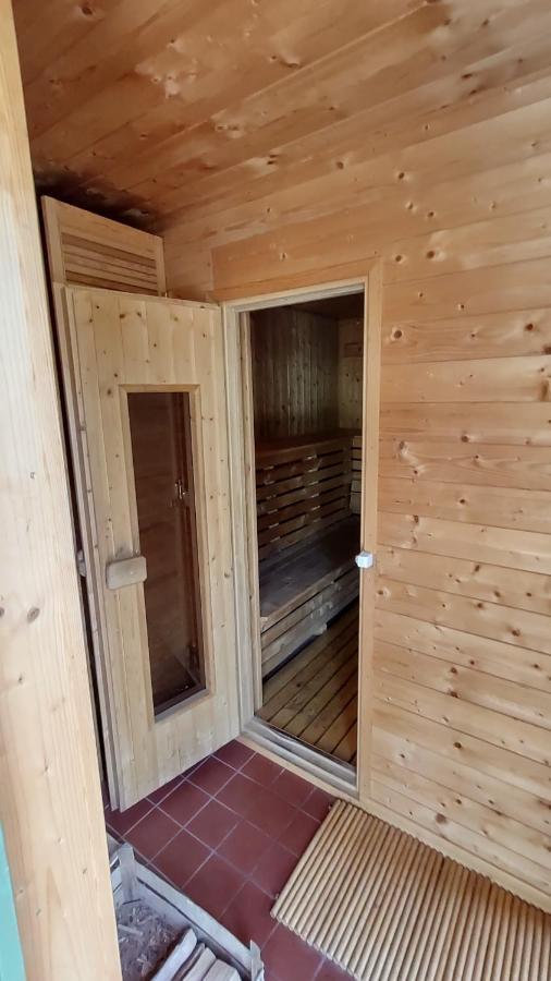 Grosse Wohnung / Haushaelfte In Peetzig Am See Angermunde Exterior foto