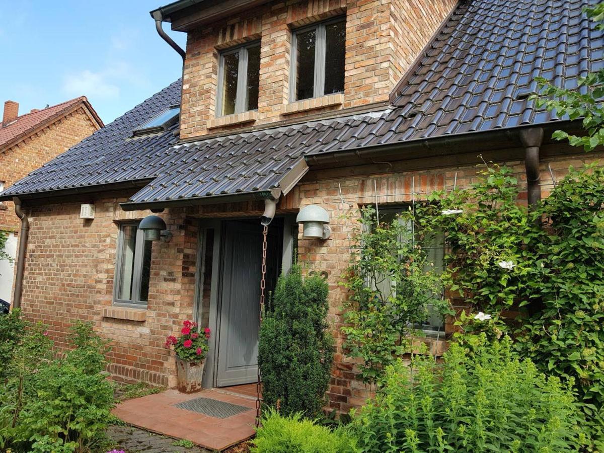 Grosse Wohnung / Haushaelfte In Peetzig Am See Angermunde Exterior foto