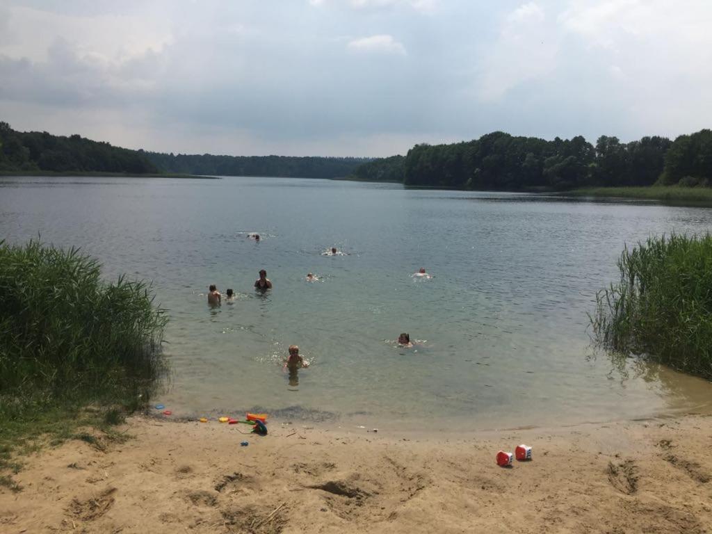 Grosse Wohnung / Haushaelfte In Peetzig Am See Angermunde Exterior foto